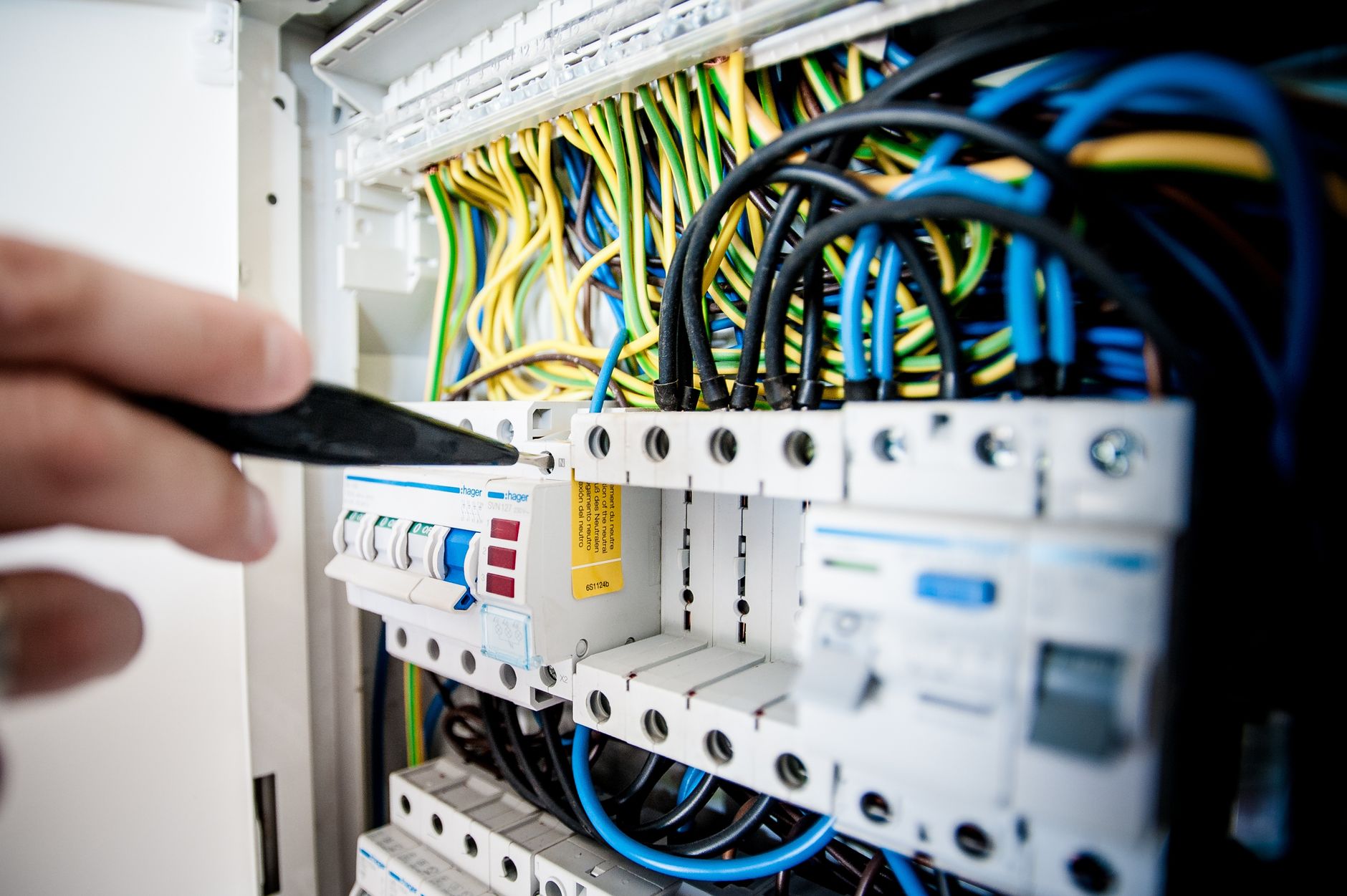 Électricien à Croix